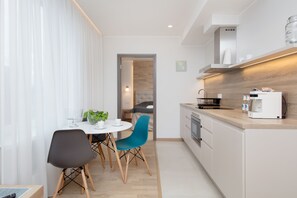 Smart Suite, 1 Bedroom, Terrace (4A) | Private kitchen