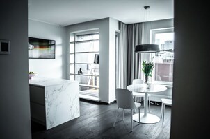 Smart 1 bedroom w/balcony (22) | Living area | Smart TV