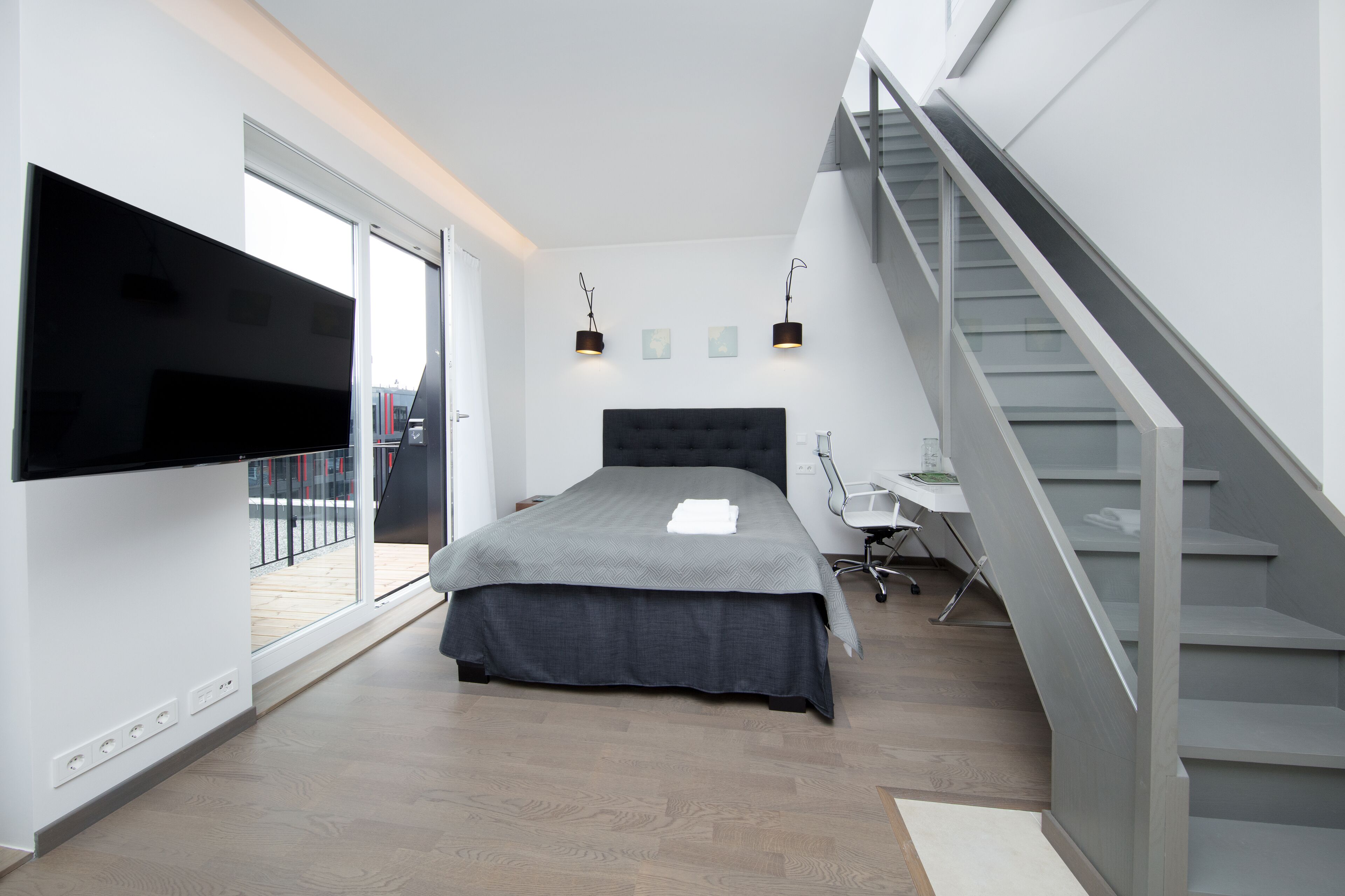 Smart studio w/rooftop, Rotermanni (5A) | 遮光布/窗簾、免費無線上網、床單、無障礙通道