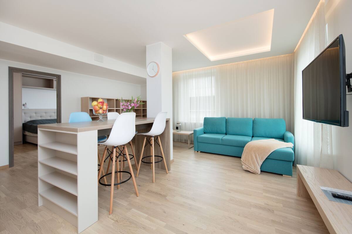 Smart Suite, 1 Bedroom (1B) | Wohnbereich | Smart-TV