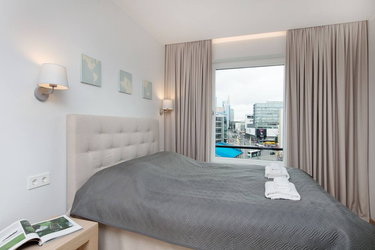 Smart Suite 1 bedroom w/balcony, Rotermanni (3) | Verdunkelungsvorhänge, kostenloses WLAN, Bettwäsche