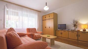 Apartment, 1 Schlafzimmer | Wohnbereich | Flachbildfernseher