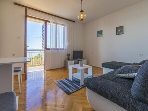 Apartment, 2 Schlafzimmer (2) | Wohnbereich | Flachbildfernseher