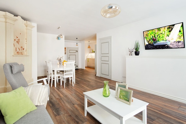 Freshly renovated 1 bedroom Old Town apartment | Iron/ironing board, free WiFi, bed sheets