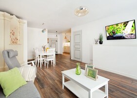 Freshly renovated 1 bedroom Old Town apartment | 熨斗/熨衣板、免费 WiFi、床单