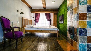 Iron/ironing board, free WiFi, bed sheets
