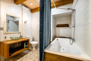 Blacksmiths 1 bedroom - Sauna 8 (3A) | Badezimmer | Haartrockner, Fußbodenheizung (Badezimmer), Handtücher, Toilettenpapier