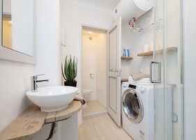 Freshly renovated 1 bedroom Old Town apartment | Bathroom | Hair dryer, heated floors, towels, toilet paper
