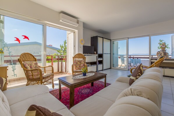 Apartment, 2 Bedrooms (2) | Living area | Flat-screen TV - Apartments Gordana (Crikvenica)