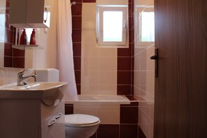 Departamento, 1 habitación (4) | Baño | Toallas, jabón, papel de baño 
