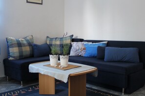 Apartment, 2 Bedrooms, Sea View (1) | Living area