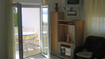 Refrigerador, placa de cocina, cafetera/tetera, tetera/pava eléctrica