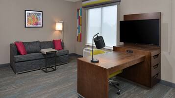 Sviitti, 1 suuri parisänky, esteetön, jääkaappi ja mikroaaltouuni (Hearing) | Ilmainen Wi-Fi, vuodevaatteet