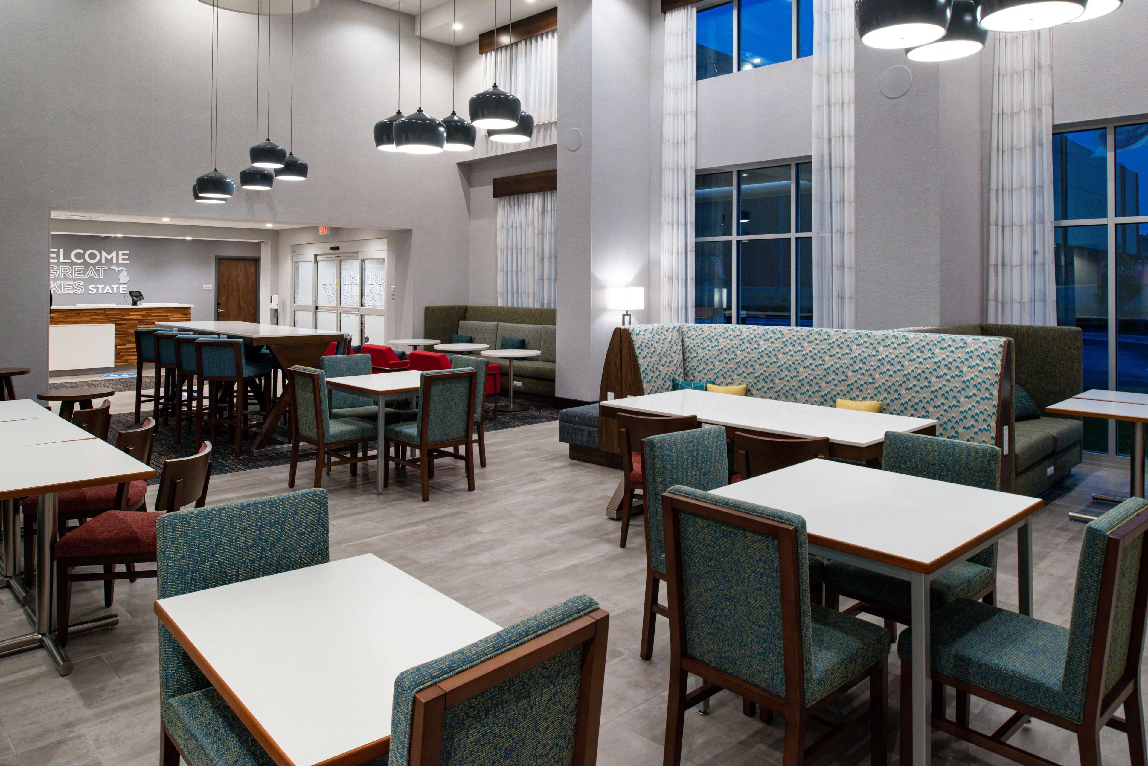 Tägliches inbegriffenes kontinentales Frühstück