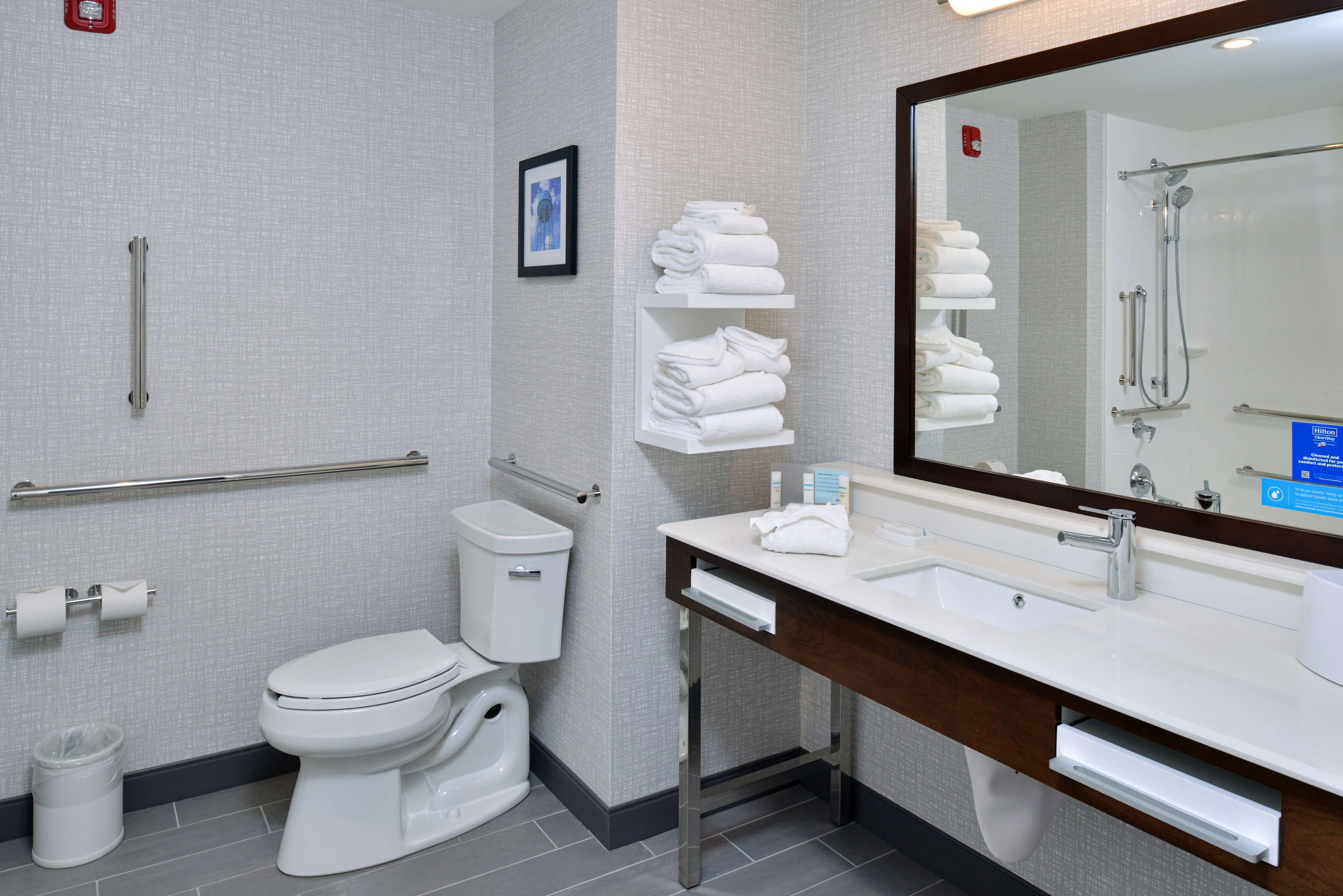 room, 1 king bed, accessible, bathtub | bathroom | hair dryer, towels, soap, shampoo