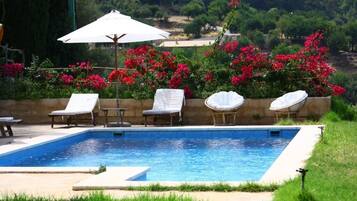 Een seizoensgebonden buitenzwembad