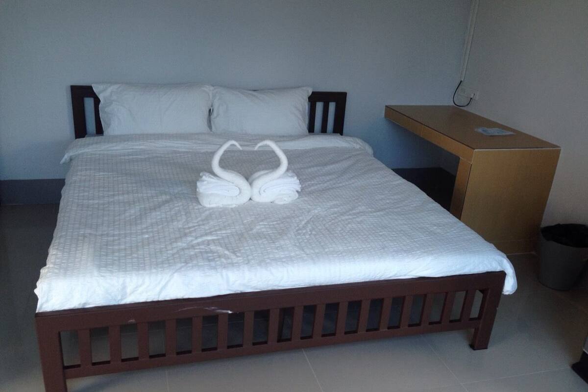 基础客房 | 办公桌、免费 WiFi