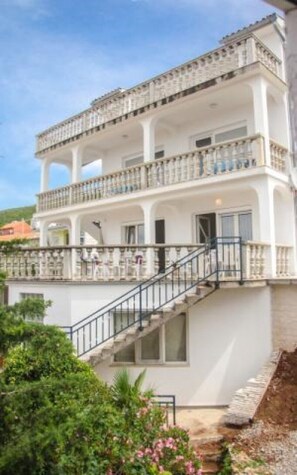 Front of property - Apartments Silly (Crikvenica)