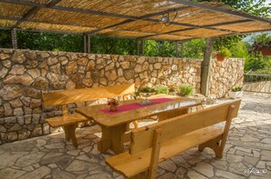 Outdoor dining - Apartment Milly (Vinodol)