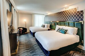 Zimmersafe, Schreibtisch, laptopgeeigneter Arbeitsplatz