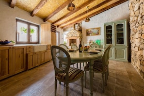 Villa, 5 habitaciones, alberca privada | Área de sala de estar | Televisión de pantalla plana