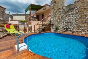 Seasonal outdoor pool - Villa Holiday Coral (Vinodol)