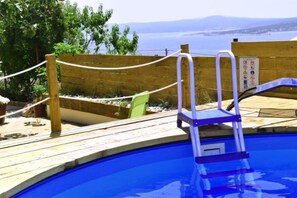 季节性开放的室外游泳池