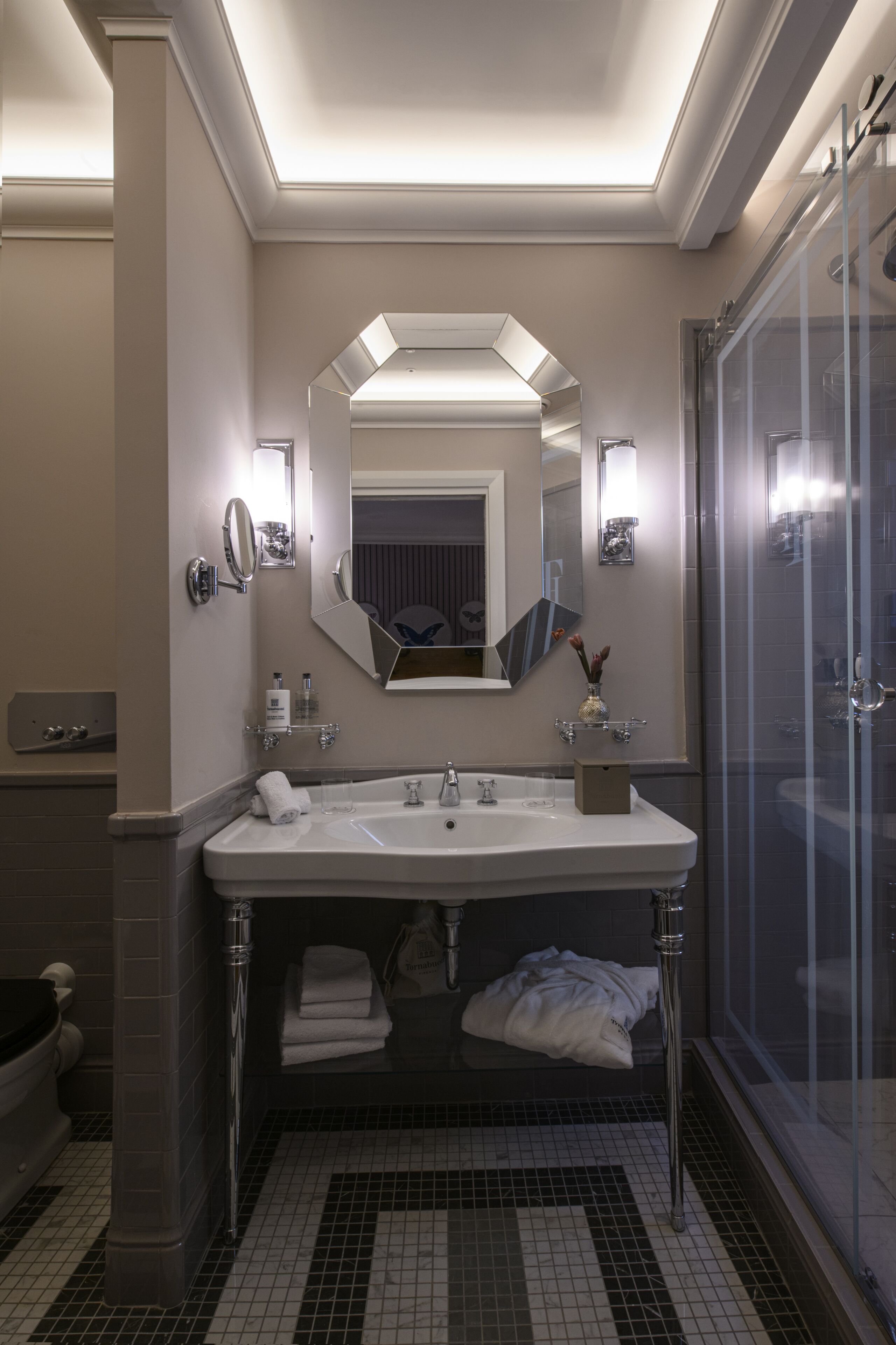 combined shower/bathtub, free toiletries, hair dryer, bathrobes