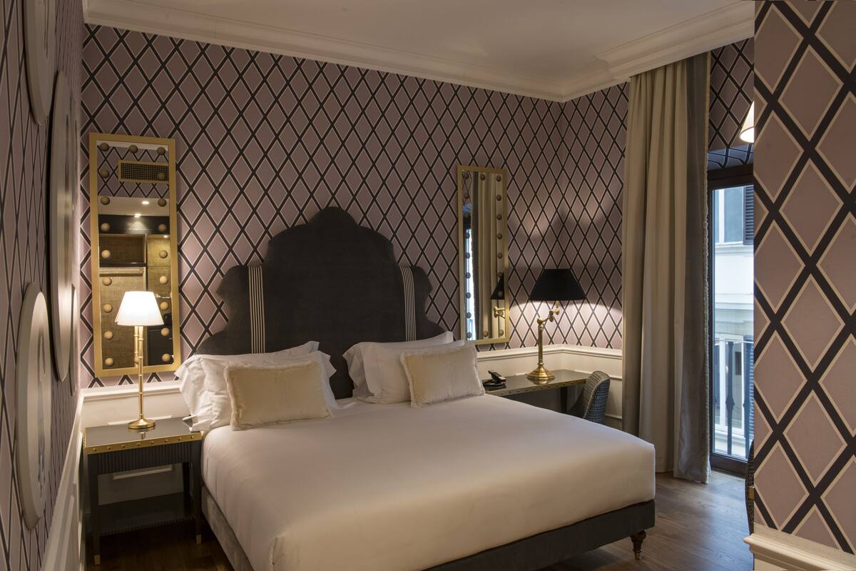 Phòng Deluxe, 1 giường cỡ king | Minibar, phòng cách âm, nôi (giường cho trẻ sơ sinh) miễn phí 