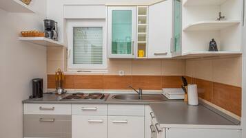 Apartment, 2 Bedrooms | Private kitchen | Fridge, microwave, oven, stovetop