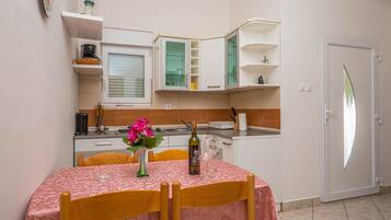 Apartment, 2 Bedrooms | Private kitchen | Fridge, microwave, oven, stovetop