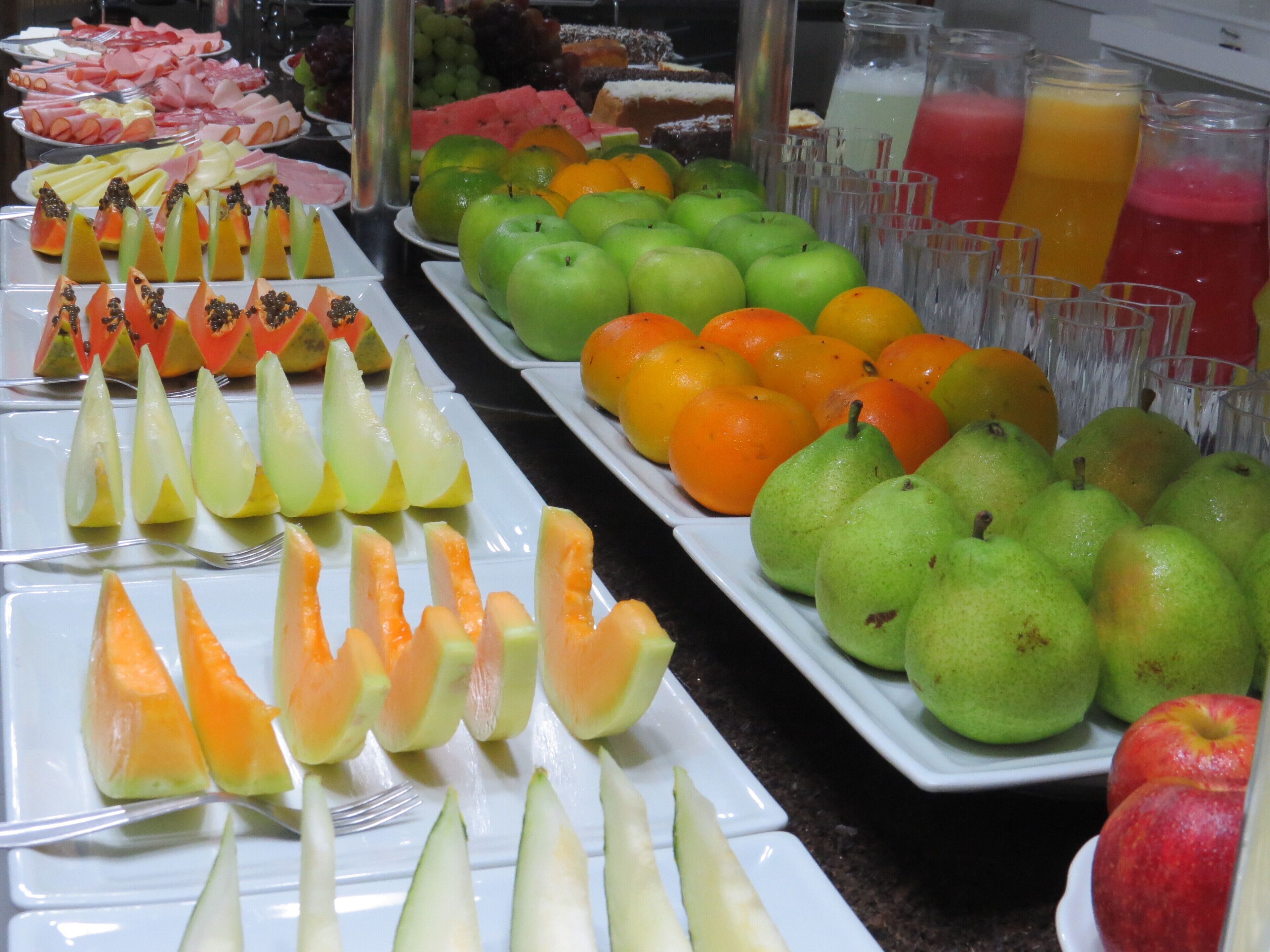 free daily full breakfast