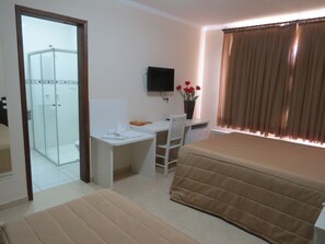 Minibar, desk, laptop workspace, free WiFi