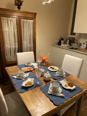 Dining - Wonderful View -Caterina apartment in Signoria square (Firenze)