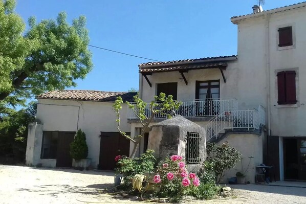 Exterior - The harvesters' house (Savignargues)
