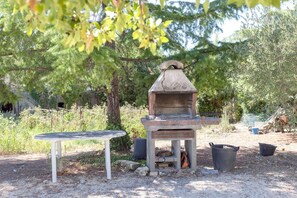 Property grounds - The harvesters' house (Savignargues)