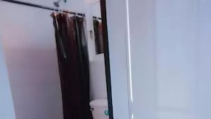A bathroom with a toilet, a shower area, and a towel rack. - Posada Reforma (Oaxaca)