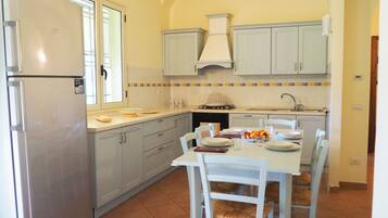 Refrigerador, horno, parrilla de estufa y lavavajillas