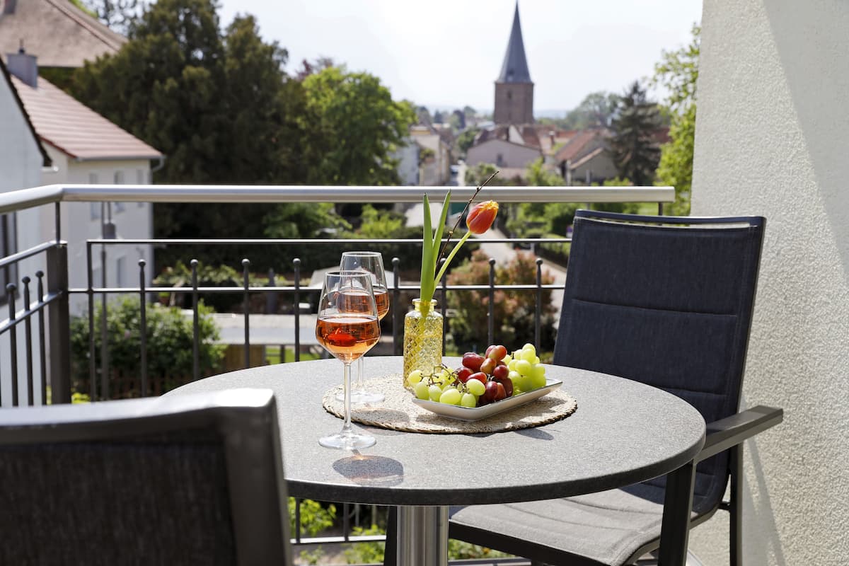 Tweepersoonskamer, balkon | 1 slaapkamer, een bureau, gratis wifi, beddengoed