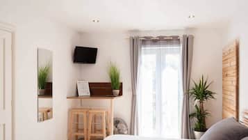 Deluxe Room (Mint) | Soundproofing, iron/ironing board, free WiFi, bed sheets