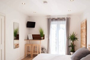 Sistema de insonorización, tabla de planchar con plancha y wifi gratis 