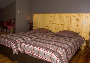 Twin Room | Soundproofing, free cots/infant beds, rollaway beds, free WiFi