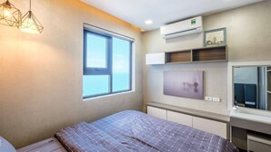 Room - Sea View Luxury APT-1min to My Khe Beach (Da Nang)