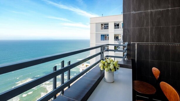 Balcony - Sea View Luxury APT-1min to My Khe Beach (Da Nang)
