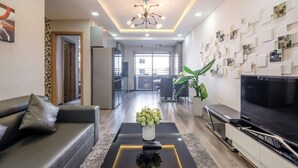 Room - Sea View Luxury APT-1min to My Khe Beach (Da Nang)