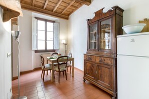 Appartement, 1 chambre | Salle de séjour
