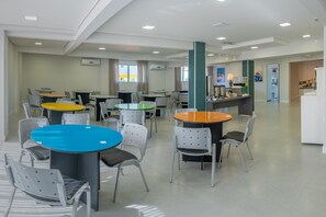 Free daily buffet breakfast  - Express Floripa Residence (Florianópolis)