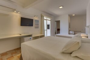 Minibar, escritorio, sistema de insonorización y wifi gratis 