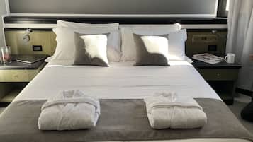 Premium Room | Hypo-allergenic bedding, down duvets, minibar, desk