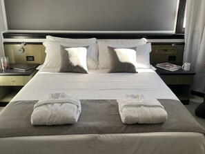 Hypo-allergenic bedding, down duvets, minibar, desk - Hotel Gardenia Fiera (Cermenate)
